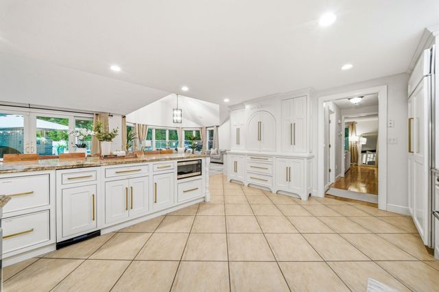 21 Monisa Kay Dr, Plymouth, MA 02360