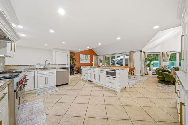21 Monisa Kay Dr, Plymouth, MA 02360