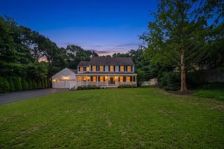 21 Monisa Kay Dr, Plymouth, MA 02360