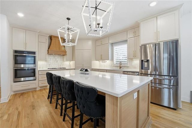 9702 NW 75th Street, Weatherby Lake, MO 64152