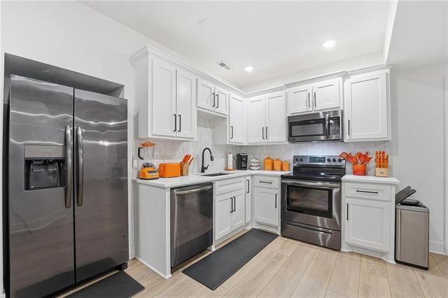 9702 NW 75th Street, Weatherby Lake, MO 64152