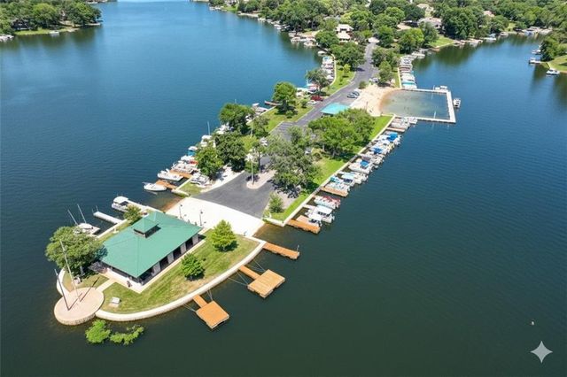 9702 NW 75th Street, Weatherby Lake, MO 64152