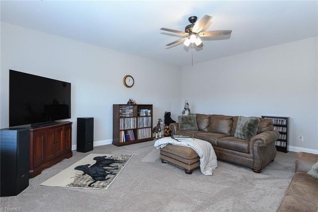 1106 Magenta Way, Kernersville, NC 27284