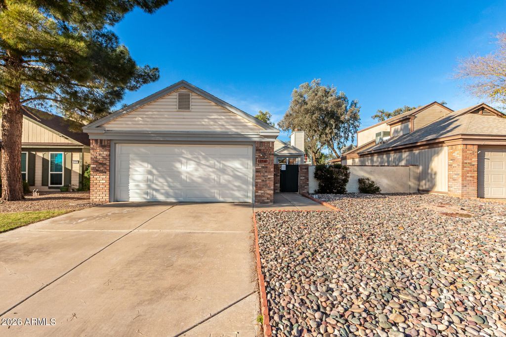 Image 1 of property listing at 814 E ROCKWELL Drive, Chandler, AZ 85225