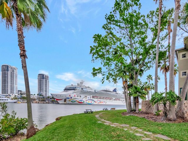 605 ISLAND PLACE WAY, Tampa, FL 33602