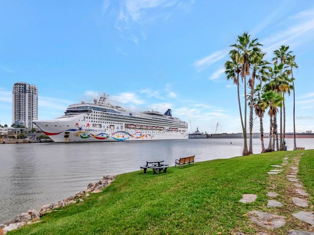 605 ISLAND PLACE WAY, Tampa, FL 33602