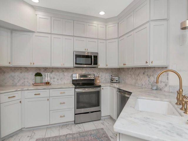 605 ISLAND PLACE WAY, Tampa, FL 33602