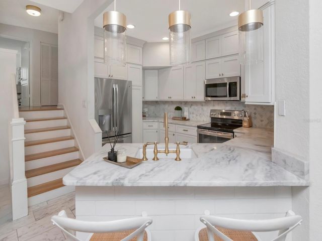 605 ISLAND PLACE WAY, Tampa, FL 33602