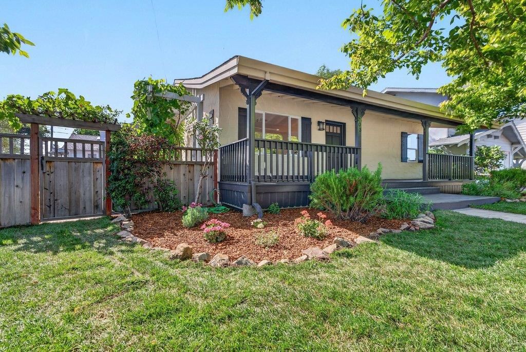 Image 4 of property listing at 203 San Juan Avenue, Santa Cruz, CA 95062