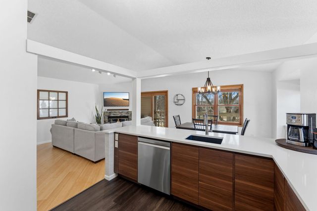 1898 Southpointe Terrace B1898, Eagan, MN 55122