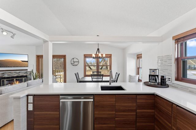 1898 Southpointe Terrace B1898, Eagan, MN 55122