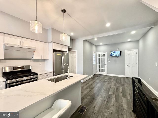 2029 S 4TH ST, Philadelphia, PA 19148