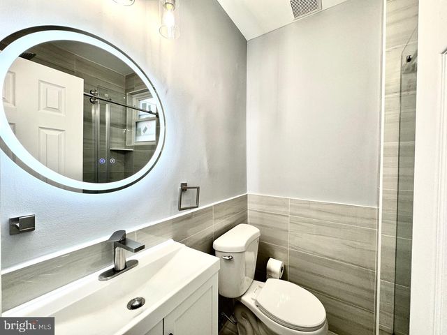 2029 S 4TH ST, Philadelphia, PA 19148