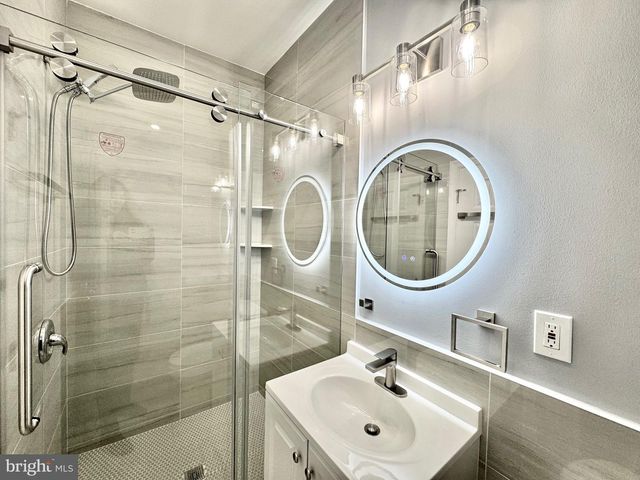 2029 S 4TH ST, Philadelphia, PA 19148