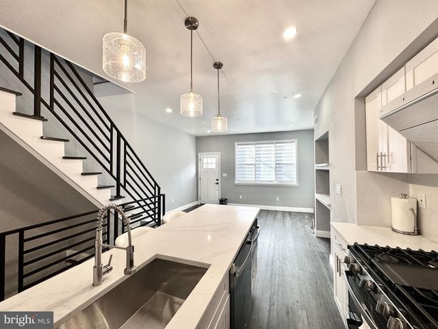 2029 S 4TH ST, Philadelphia, PA 19148