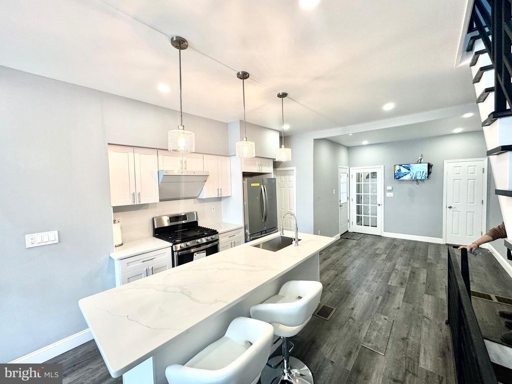 2029 S 4TH ST, Philadelphia, PA 19148