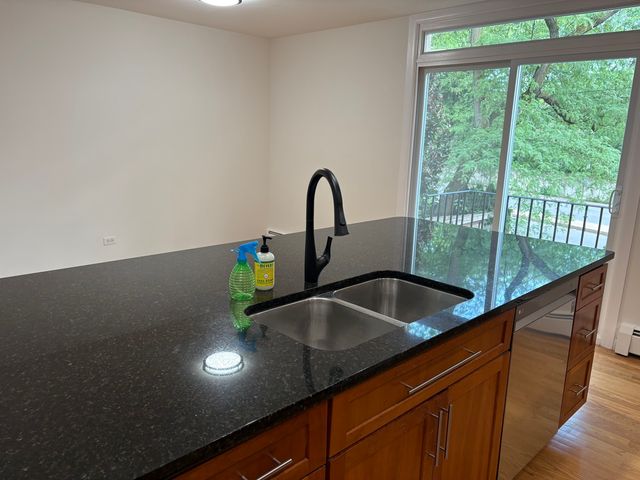 5555 S Harper Avenue, Chicago, IL 60637