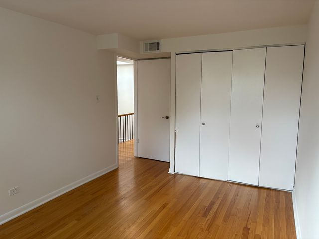5555 S Harper Avenue, Chicago, IL 60637