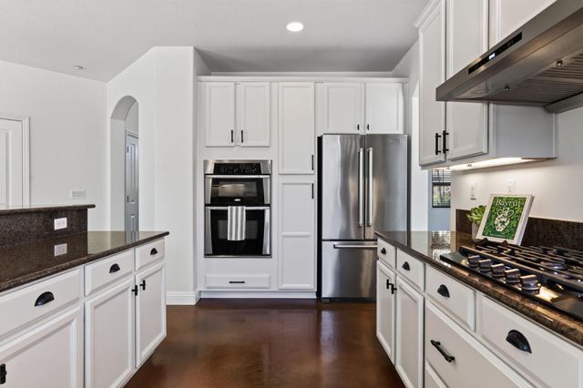 701 Rolling Green Dr, West Sacramento, CA 95605