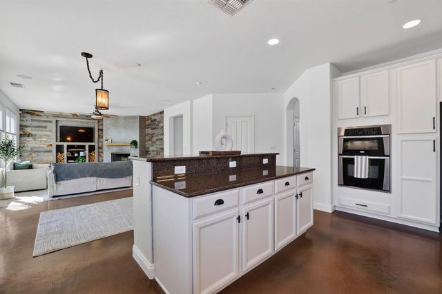 701 Rolling Green Dr, West Sacramento, CA 95605