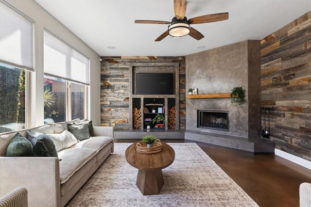 701 Rolling Green Dr, West Sacramento, CA 95605