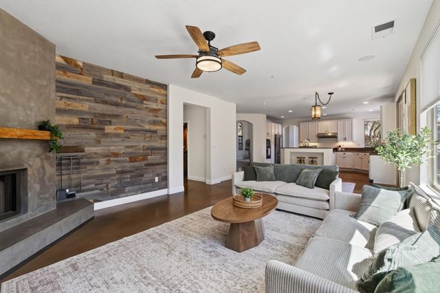 701 Rolling Green Dr, West Sacramento, CA 95605