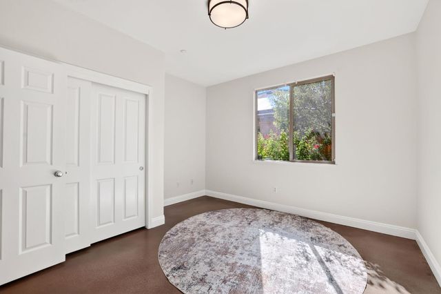 701 Rolling Green Dr, West Sacramento, CA 95605