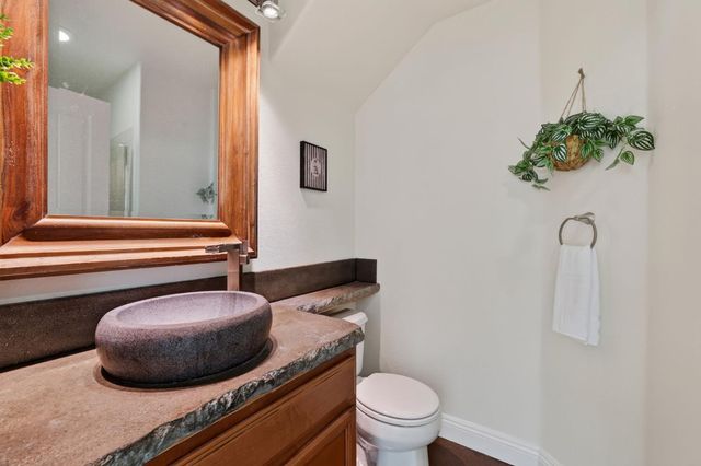701 Rolling Green Dr, West Sacramento, CA 95605