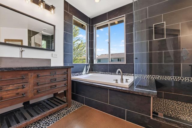 701 Rolling Green Dr, West Sacramento, CA 95605