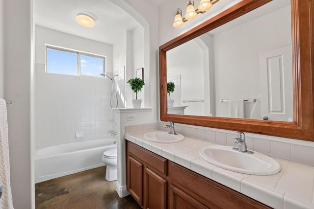 701 Rolling Green Dr, West Sacramento, CA 95605
