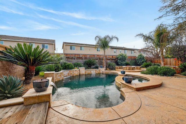 701 Rolling Green Dr, West Sacramento, CA 95605
