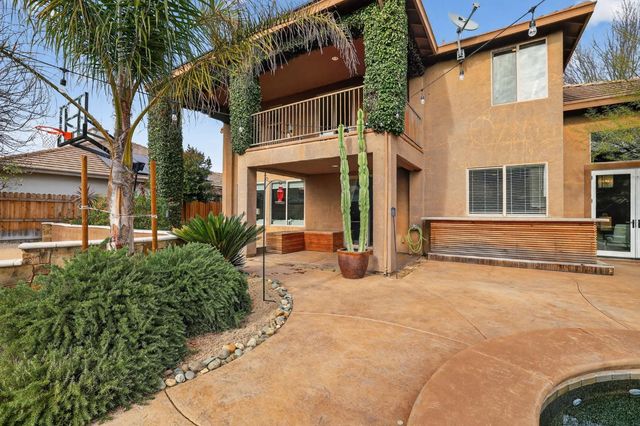 701 Rolling Green Dr, West Sacramento, CA 95605