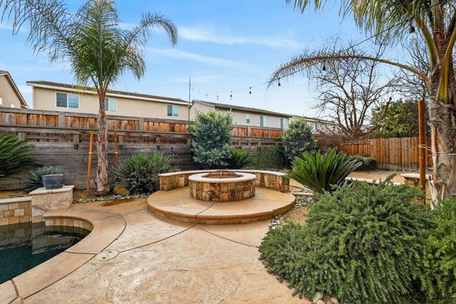 701 Rolling Green Dr, West Sacramento, CA 95605