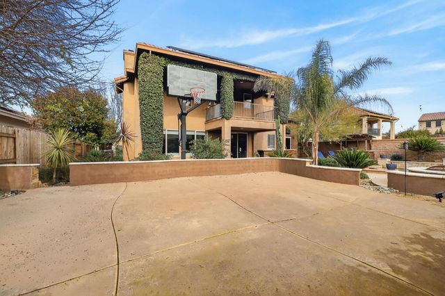 701 Rolling Green Dr, West Sacramento, CA 95605