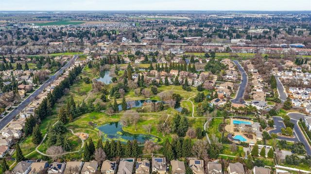 701 Rolling Green Dr, West Sacramento, CA 95605