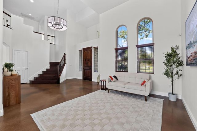 701 Rolling Green Dr, West Sacramento, CA 95605