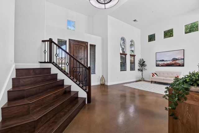 701 Rolling Green Dr, West Sacramento, CA 95605