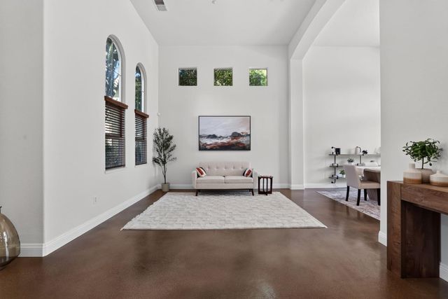 701 Rolling Green Dr, West Sacramento, CA 95605