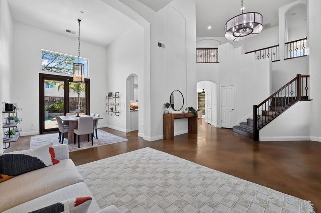 701 Rolling Green Dr, West Sacramento, CA 95605