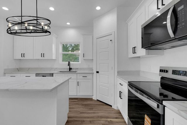 106 Runnels Street, Willis, TX 77378