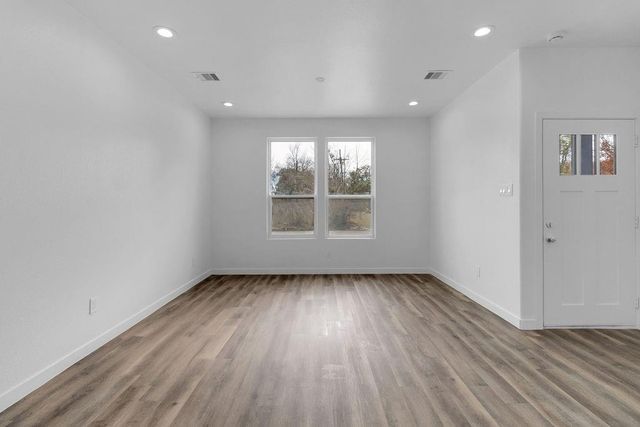 106 Runnels Street, Willis, TX 77378