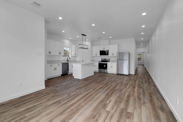 106 Runnels Street, Willis, TX 77378