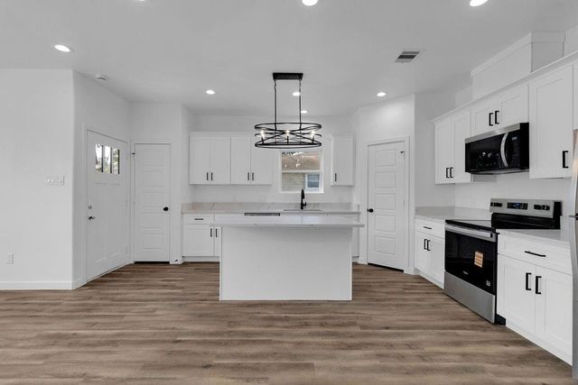 106 Runnels Street, Willis, TX 77378