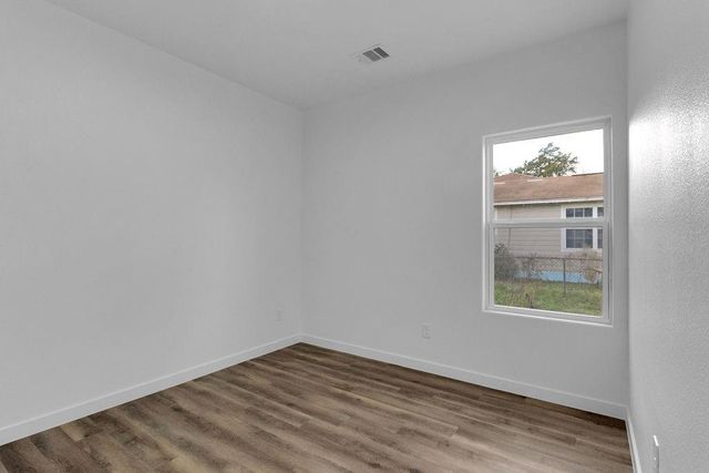 106 Runnels Street, Willis, TX 77378