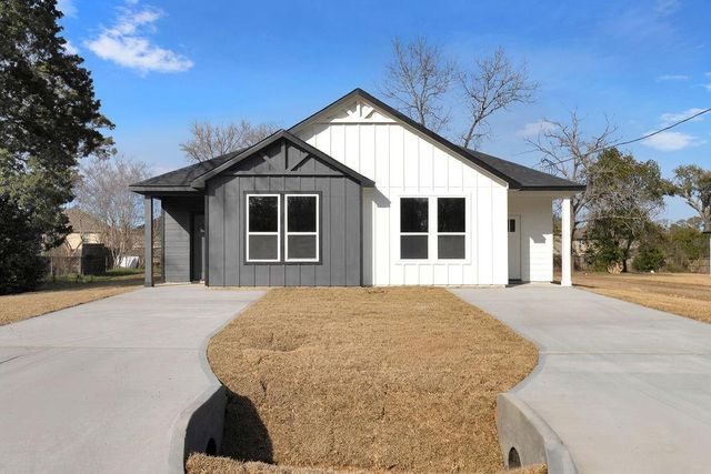 106 Runnels Street, Willis, TX 77378