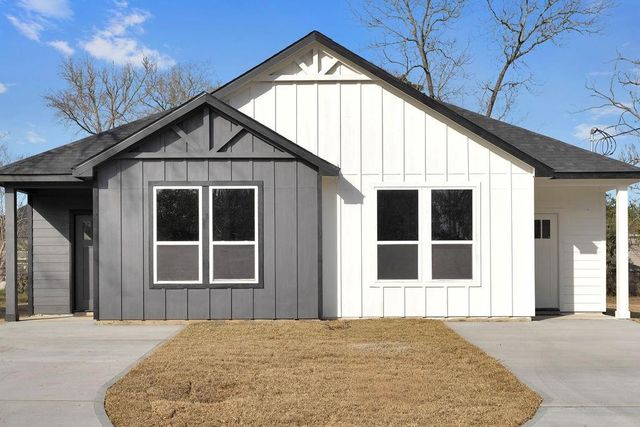 106 Runnels Street, Willis, TX 77378