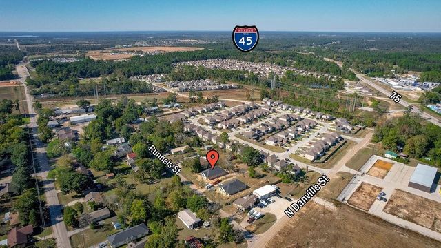 106 Runnels Street, Willis, TX 77378