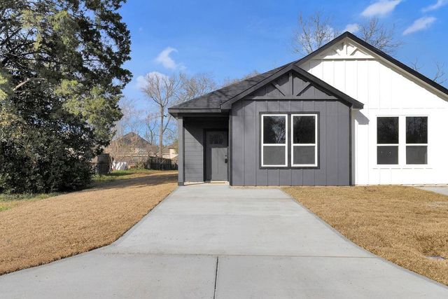 106 Runnels Street, Willis, TX 77378