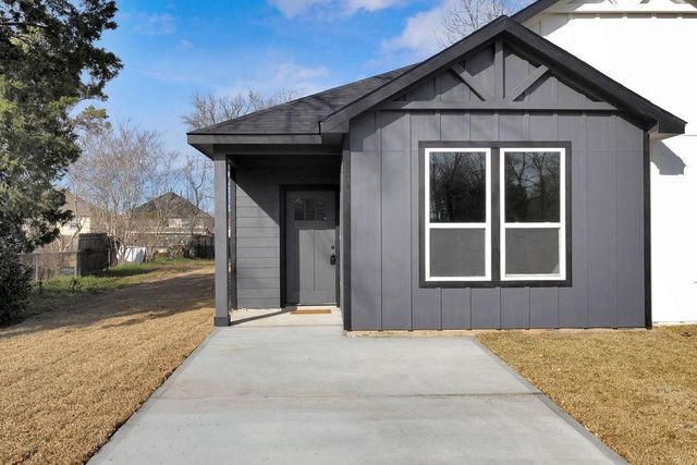 106 Runnels Street, Willis, TX 77378