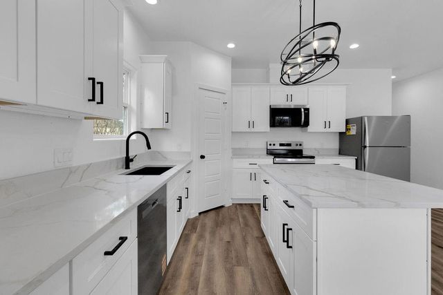 106 Runnels Street, Willis, TX 77378